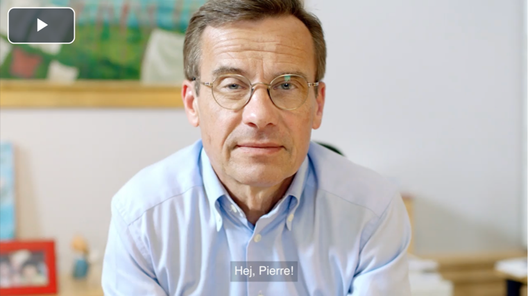 Stillbild från film med Ulf Kristersson med undertexten “Hej Pierre!”
