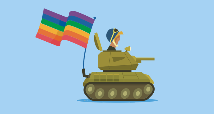 Illustration av person i stridsvagn med en vajande regnbågsflagga fastsatt i bakänden.