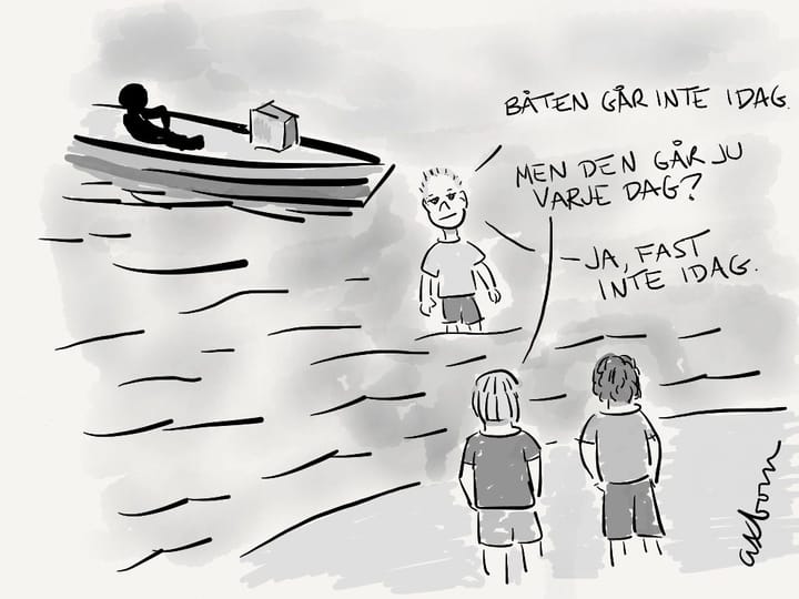Tre unga män vid en strand. – Båten går inte idag, säger han. – Men den går ju varje dag? – Ja, fast inte idag.